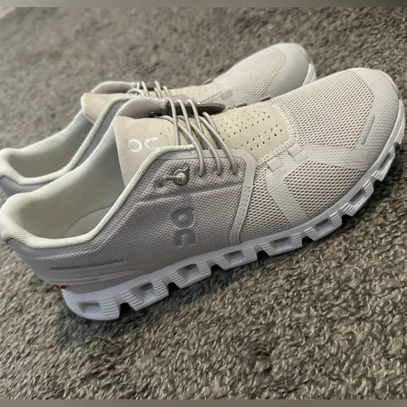 On cloud Women’s Cloud 6 - Picture 2 of 12